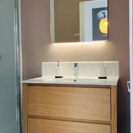 Warm & Wood Apartment *